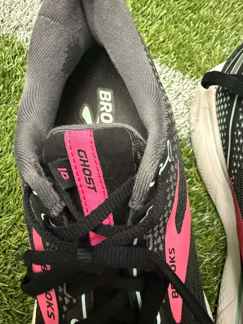 Brooks Ghost 14 Women's Size 10.5 Medium Black Pink Athletic Running Shoes